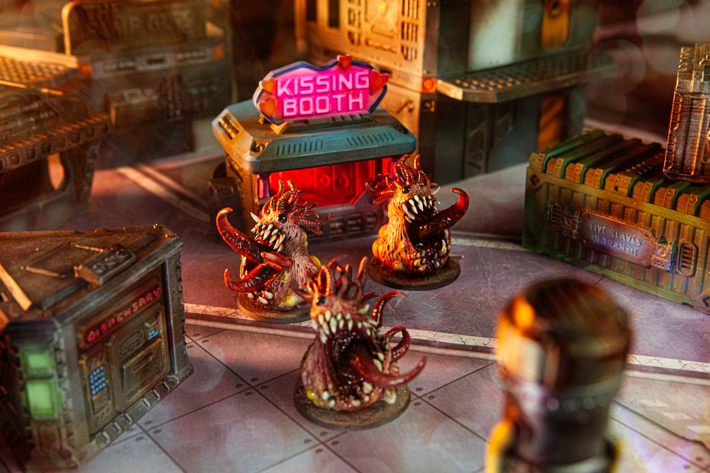 Flatline City: Second Wave - Ad Stand & Dispensary - Sci-Fi Grimdark Miniatures by Saucermen Studios, Wargame Scale 3D Printed - photo 3
