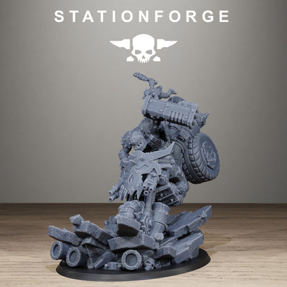 Orkaz Biker Boss, Space-Faring Orkish Menace Sculpted by STATIONFORGE for Wargames set in the Grimdark Future - photo 5