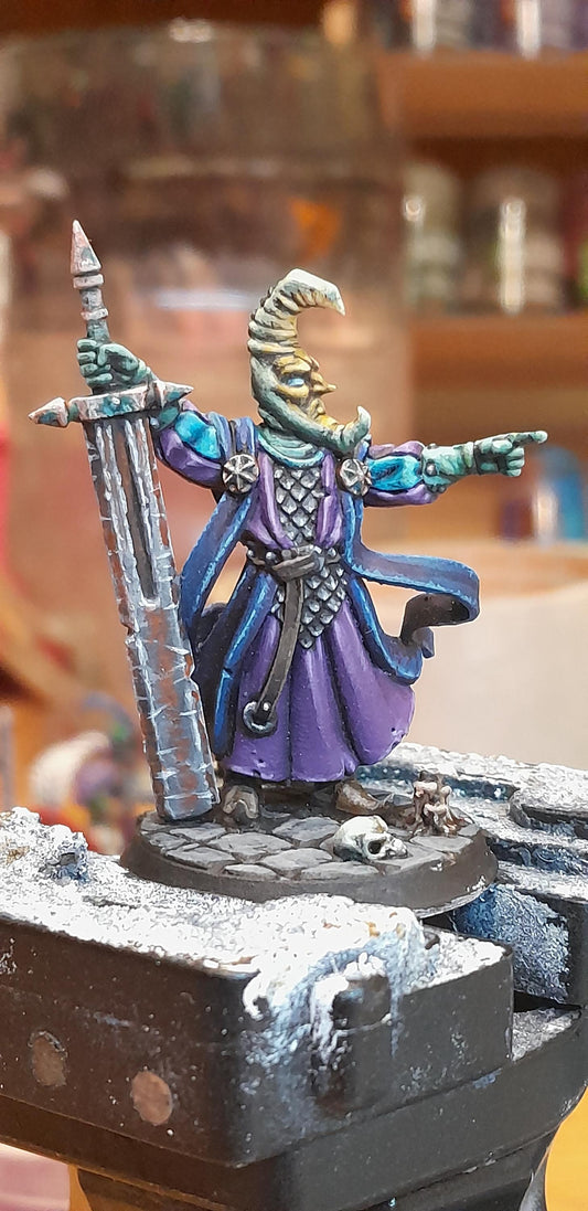 Nightbringer, Cursed City Mercenary, Mercenary Miniatures by Vae Victis, perfect for Fantasy Wargames and Tabletop RPGs