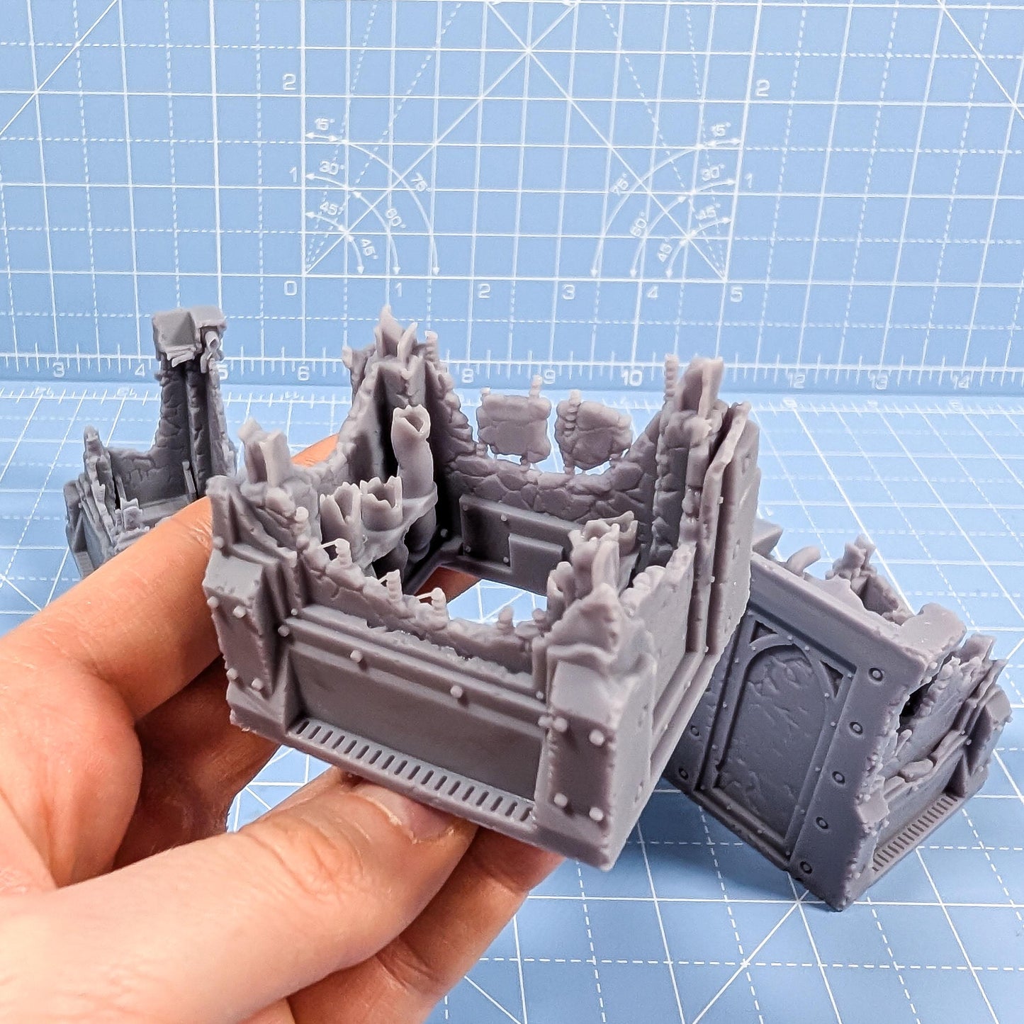 Damaged Risor District Walls - Risor District - Sci-Fi City Skirmish Wargaming Terrain by Print Minis