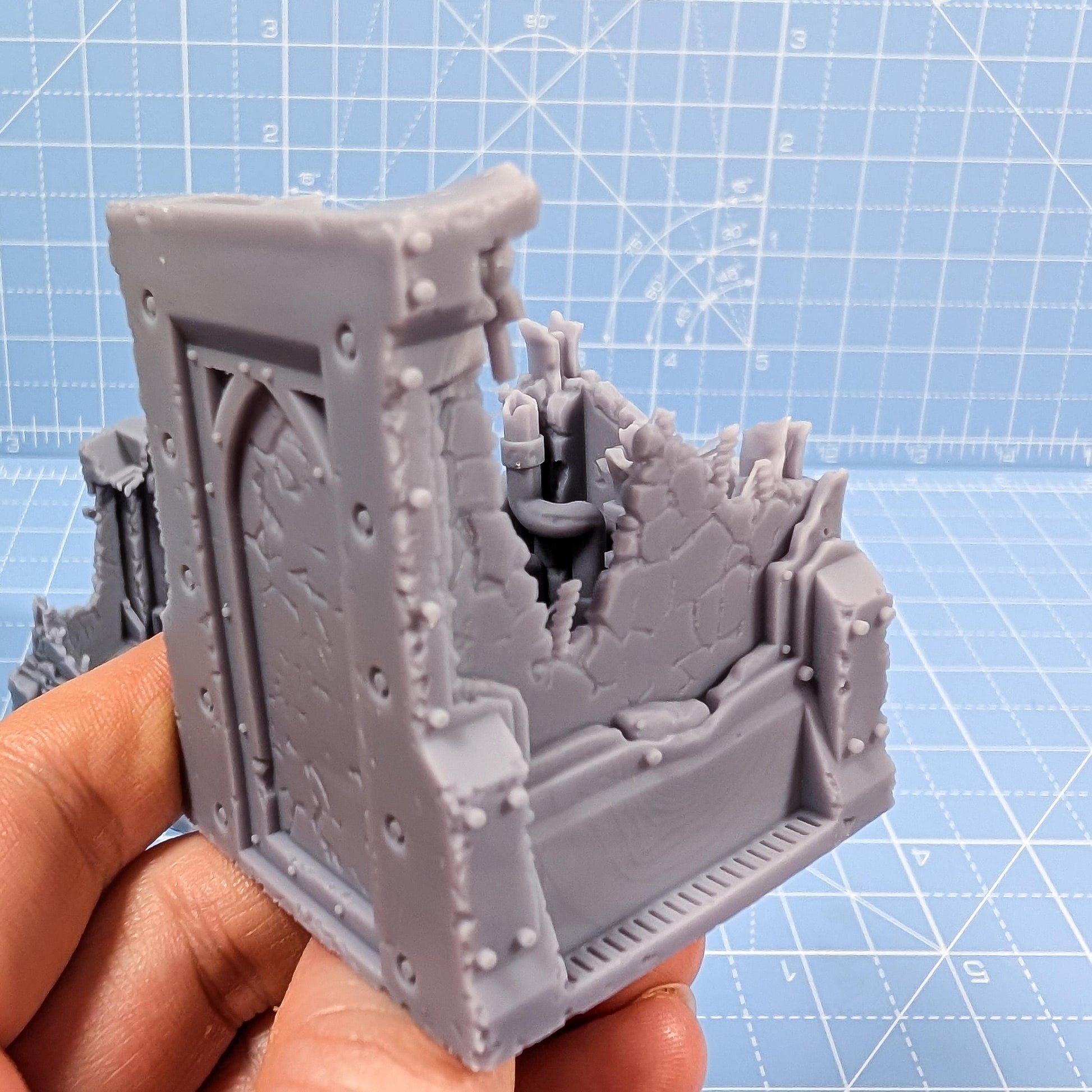 Damaged Risor District Walls - Risor District - Sci-Fi City Skirmish Wargaming Terrain by Print Minis