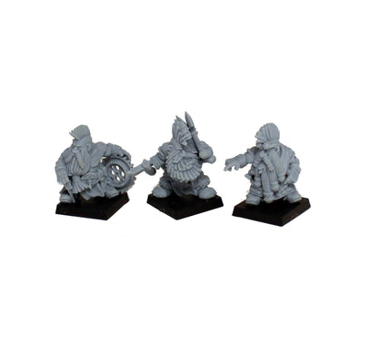 Dwarf Axe Thrower, Fantasy Skirmish Miniatures by MoM Miniatures, perfect for Fantasy Wargames and RPGs