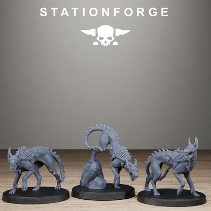 Techno Savages Vernaxers, Modular Sci-Fi Techno-Bot Miniatures by STATIONFORGE, Grimdark Wargames Proxy