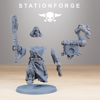 Scavenger Commander, Space Techno-bots, modular Sci-Fi warriors by STATIONFORGE, Sci-Fi Wargames Cyber-themed Grimdark miniatures